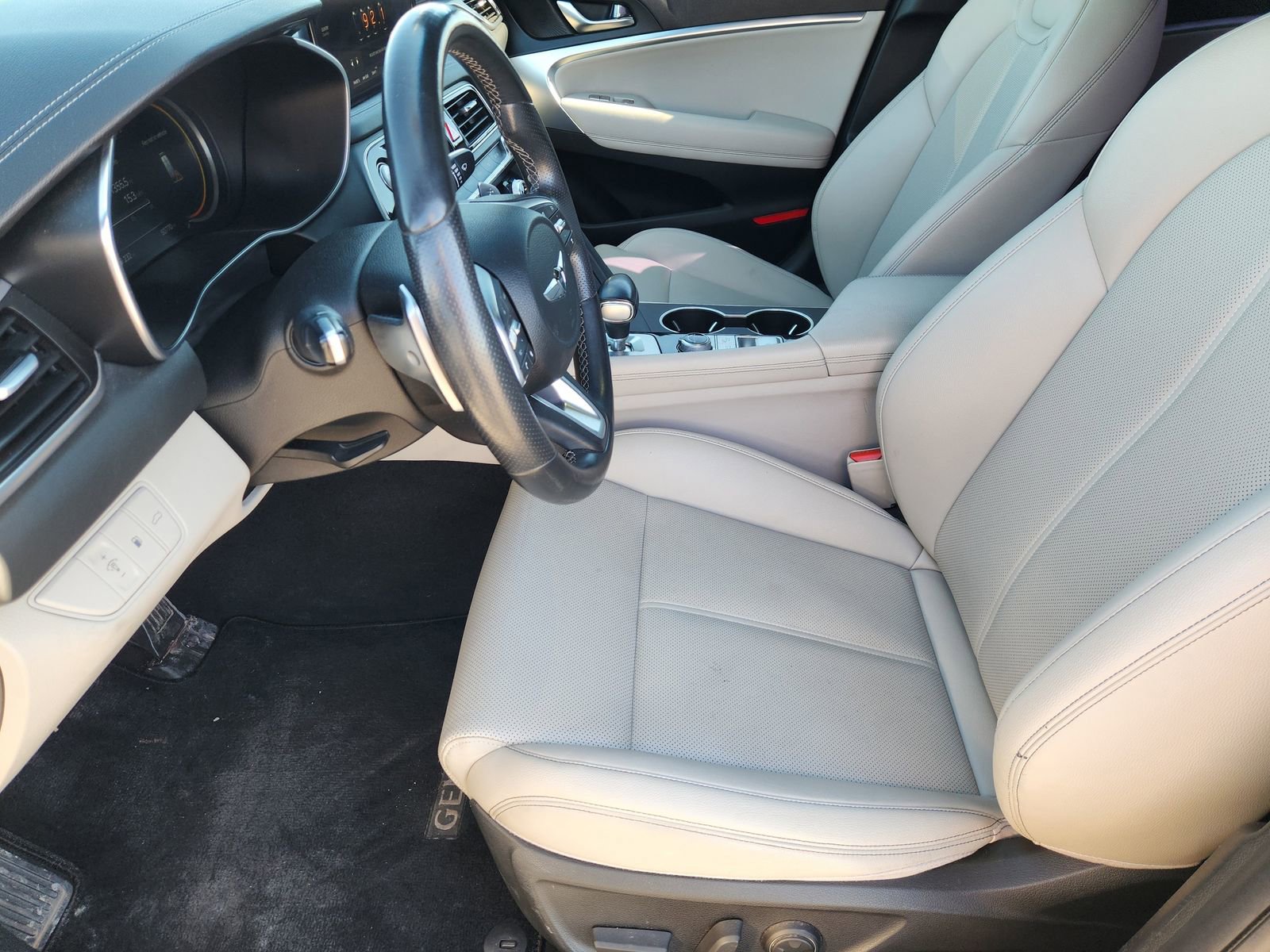 Used 2022 Genesis G70 2.0T image 16