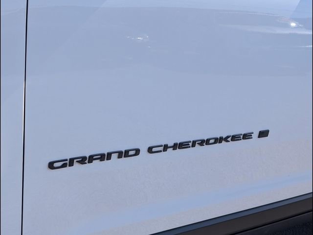 Used 2023 Jeep Grand Cherokee Altitude AWD/4WD image 17