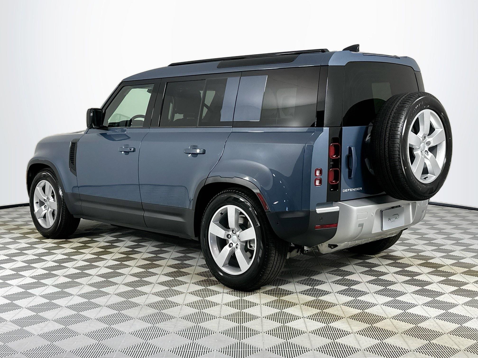 Used 2025 Land Rover Defender 110 S image 7