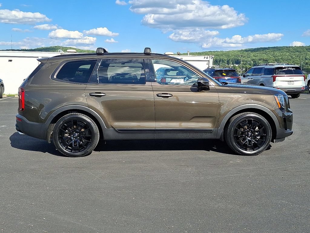 Certified 2022 Kia Telluride SX w/ Nightfall Edition Package AWD/4WD image 7