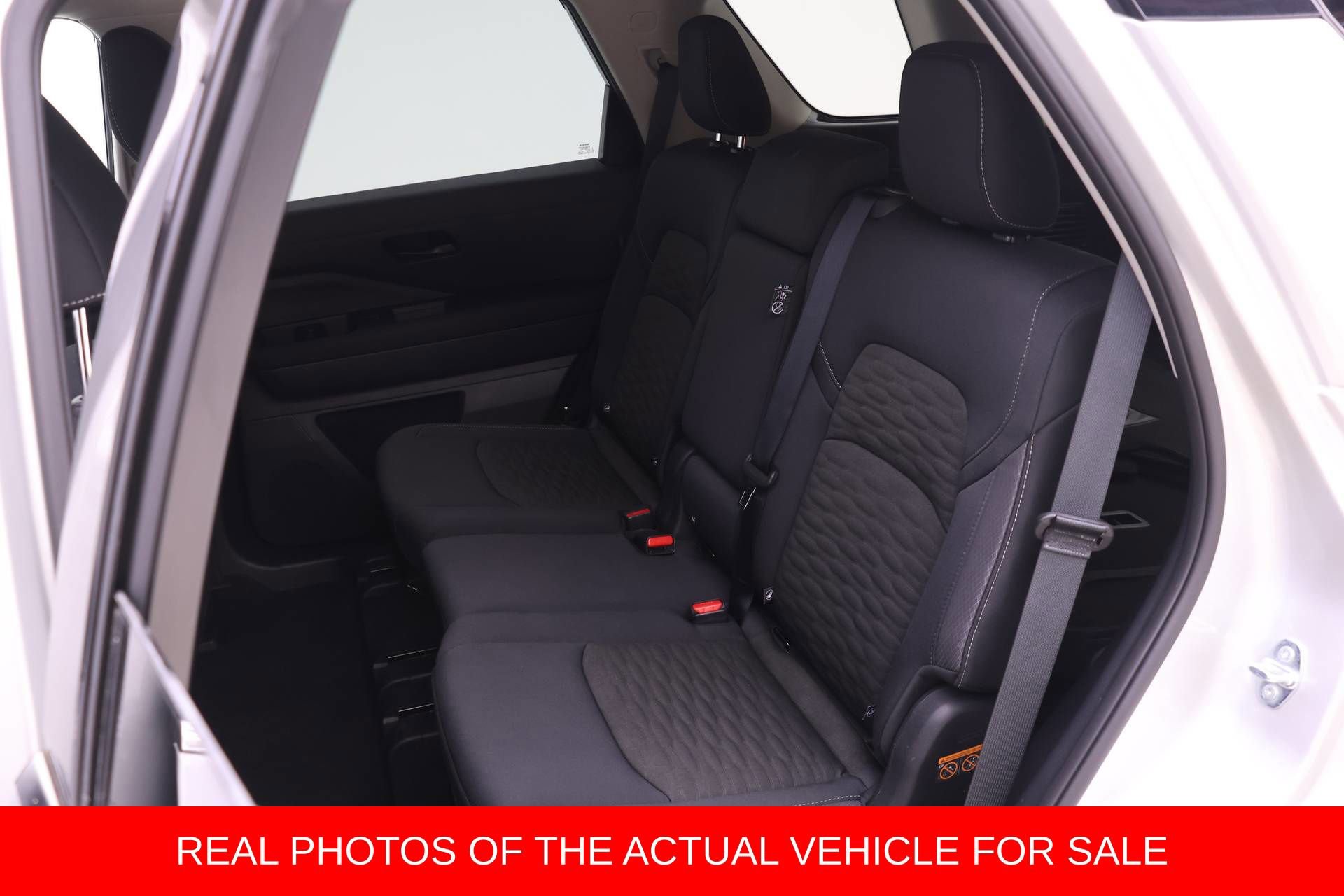 Used 2025 Nissan Pathfinder SV FWD image 10