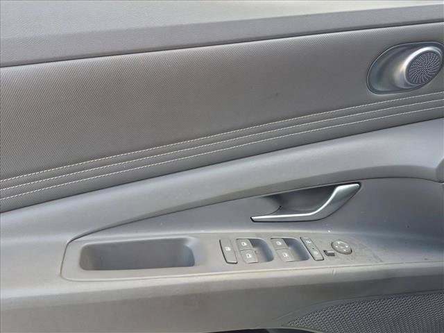 Used 2023 Hyundai Elantra SEL w/ Convenience Package FWD image 9