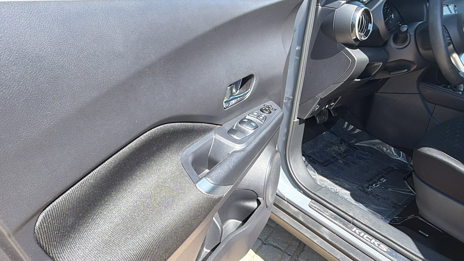 Used 2024 Nissan Kicks SV w/ Interior Electronics Package image 15