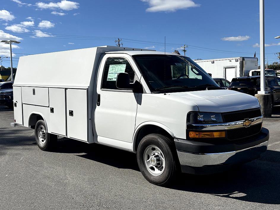 New 2025 Chevrolet Express 3500 w/ Power Convenience Package image 8