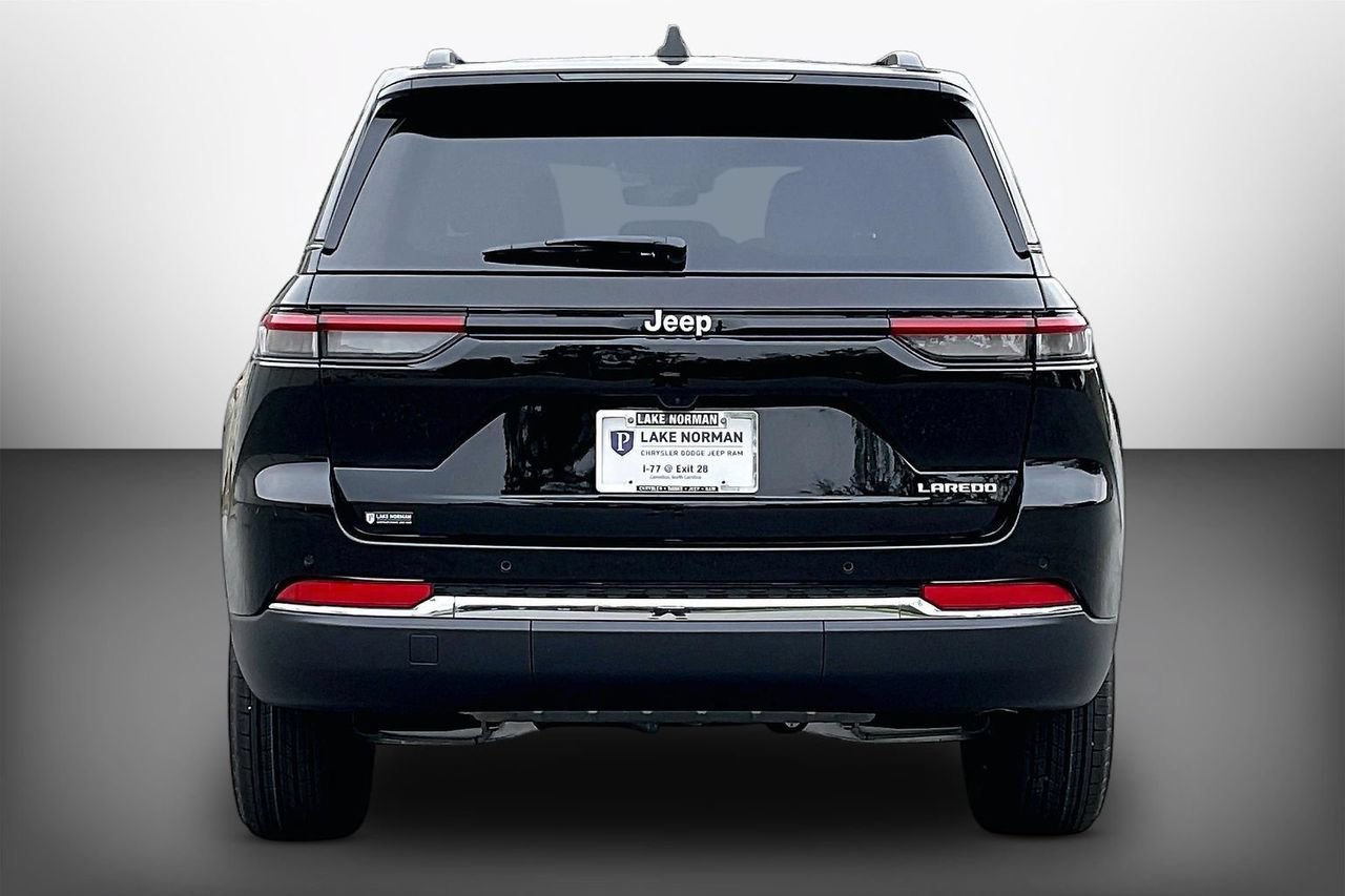 New 2027 Jeep Grand Cherokee Laredo RWD image 7