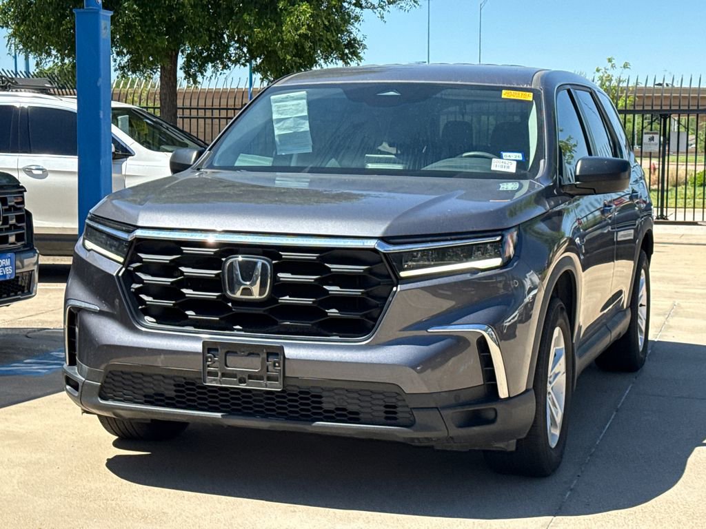 Used 2023 Honda Pilot LX image 2