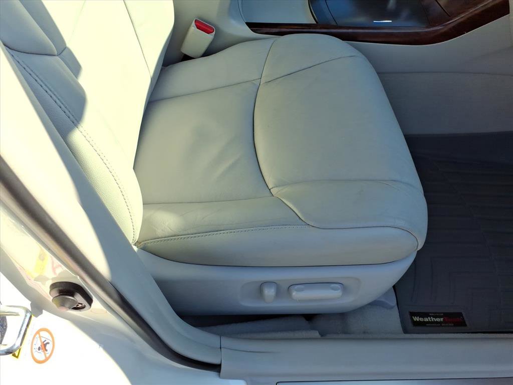 Used 2012 Toyota Avalon FWD image 17