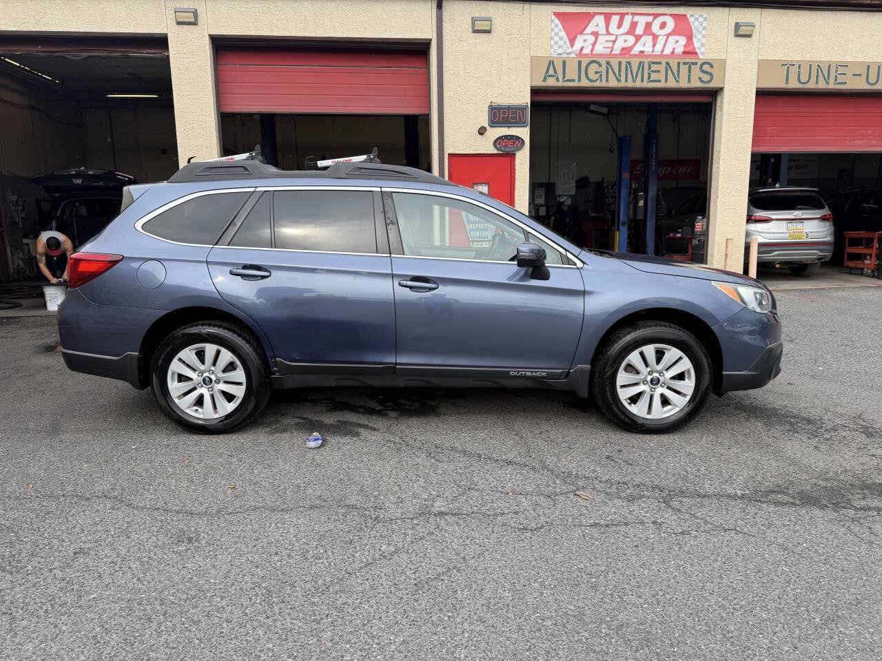 Used 2017 Subaru Outback 2.5i Premium AWD/4WD image 7