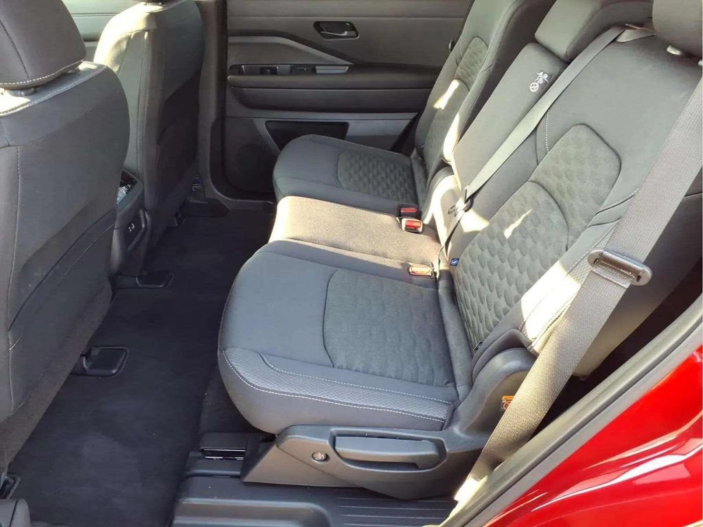 Used 2025 Nissan Pathfinder SV FWD image 13