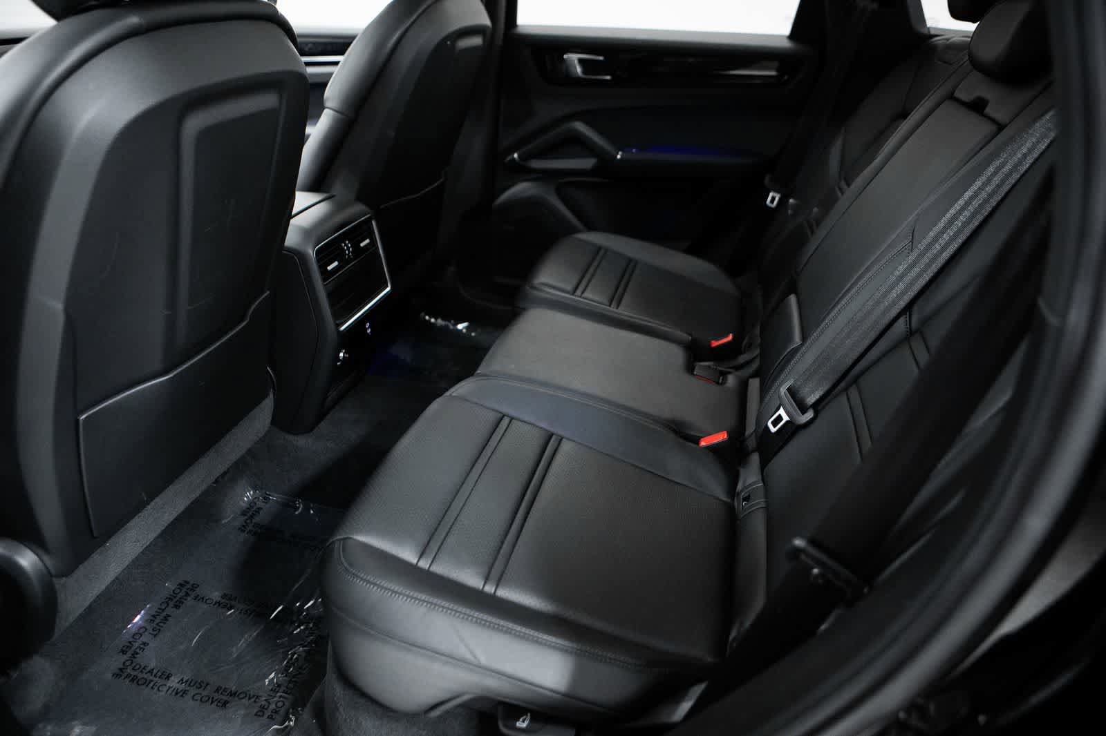 Certified 2023 Porsche Cayenne AWD/4WD image 33