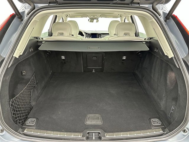 Certified 2023 Volvo XC60 B5 Ultimate w/ Climate Package image 24
