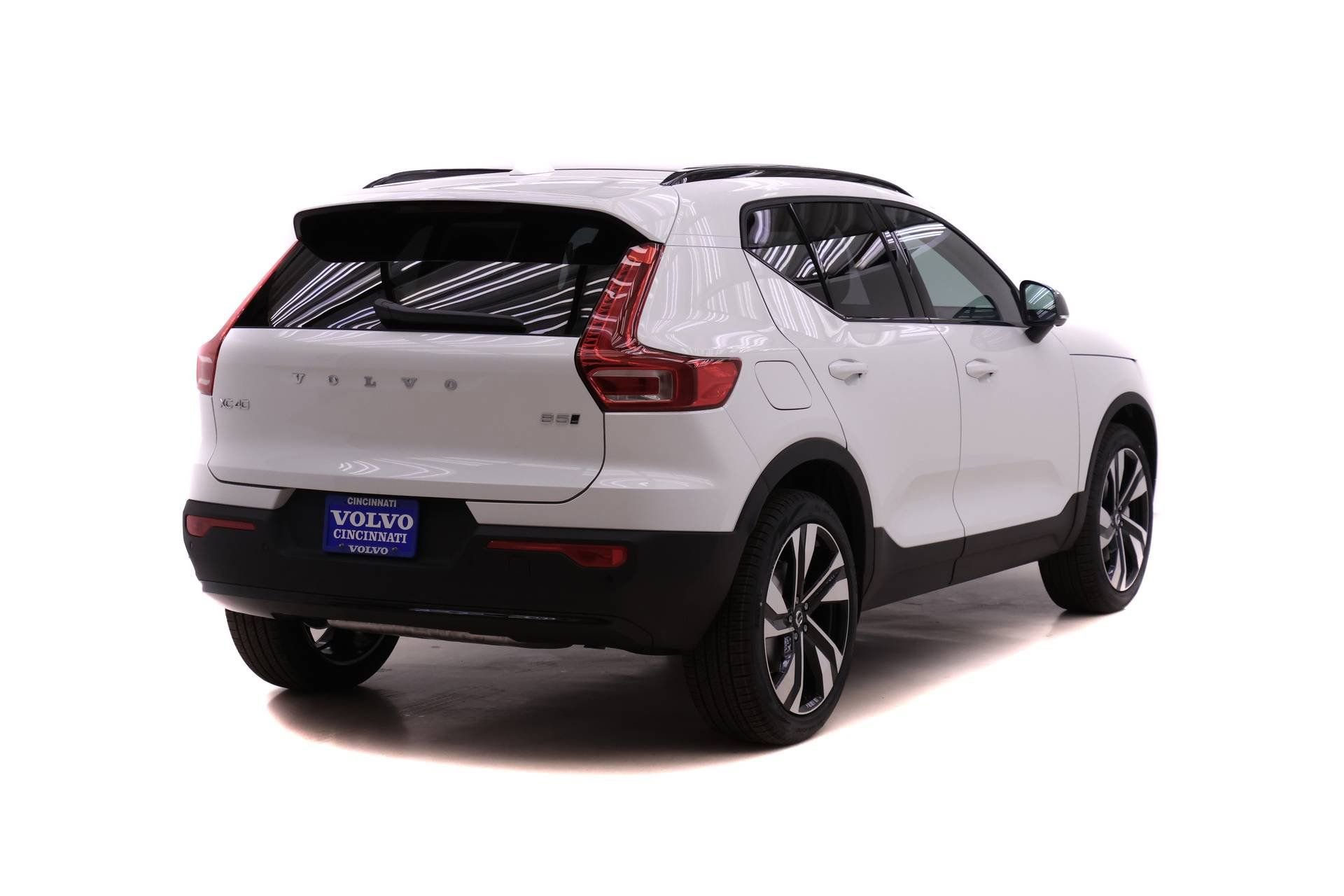 New 2026 Volvo XC40 B5 Plus w/ Climate Package AWD/4WD image 4