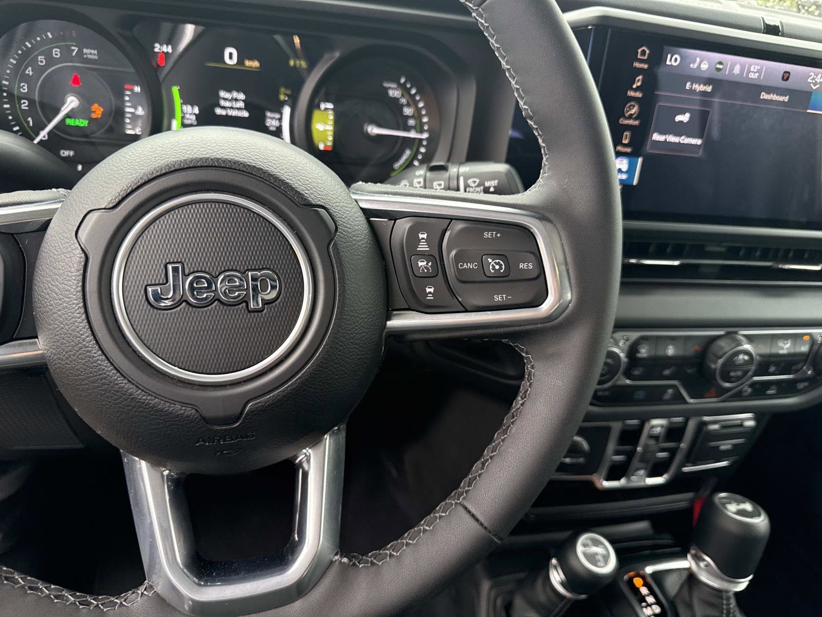 Used 2025 Jeep Wrangler Unlimited Sahara w/ Safety Group image 27