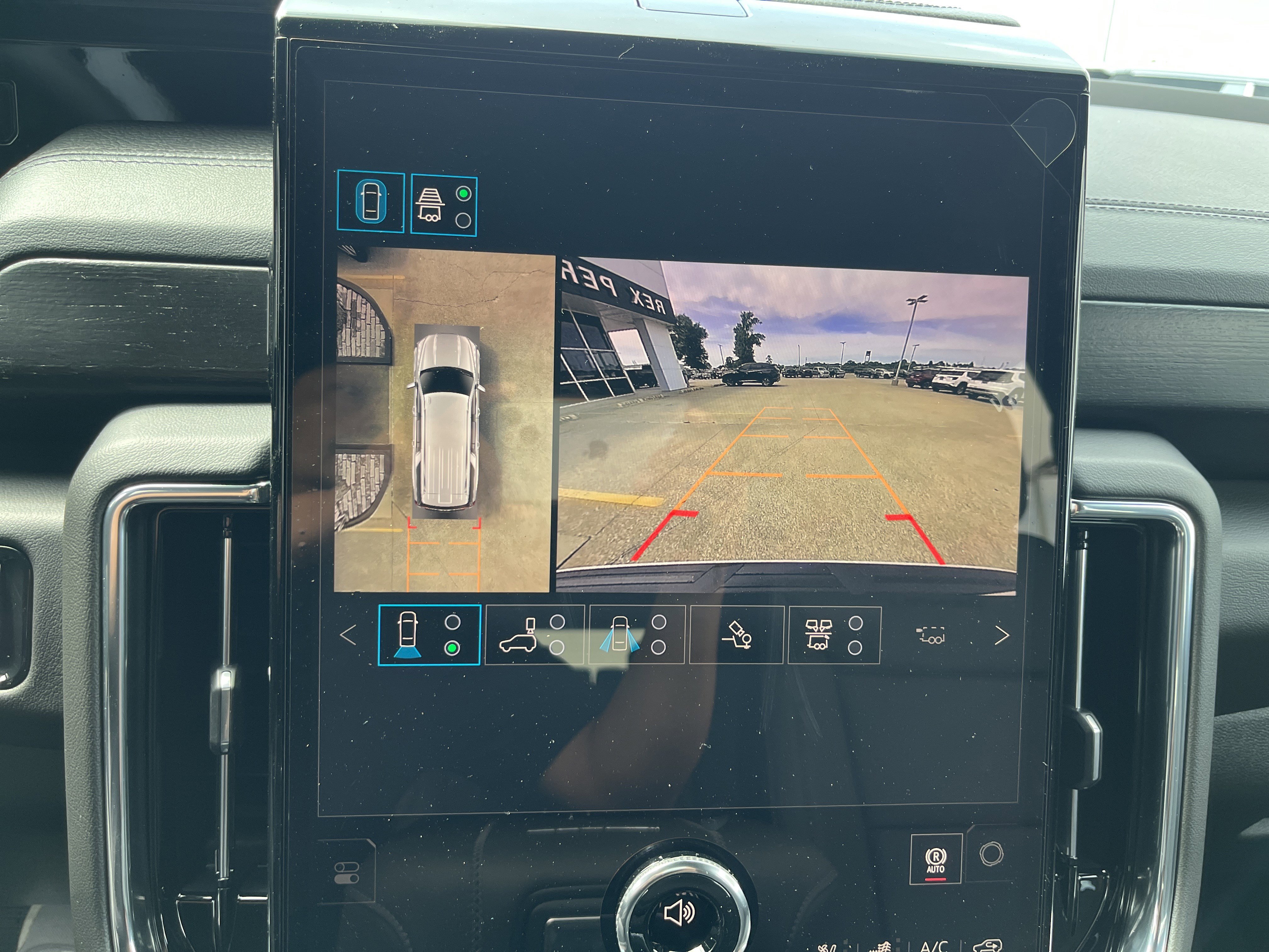 New 2026 GMC Yukon XL Denali w/ Denali Reserve Package AWD/4WD image 6