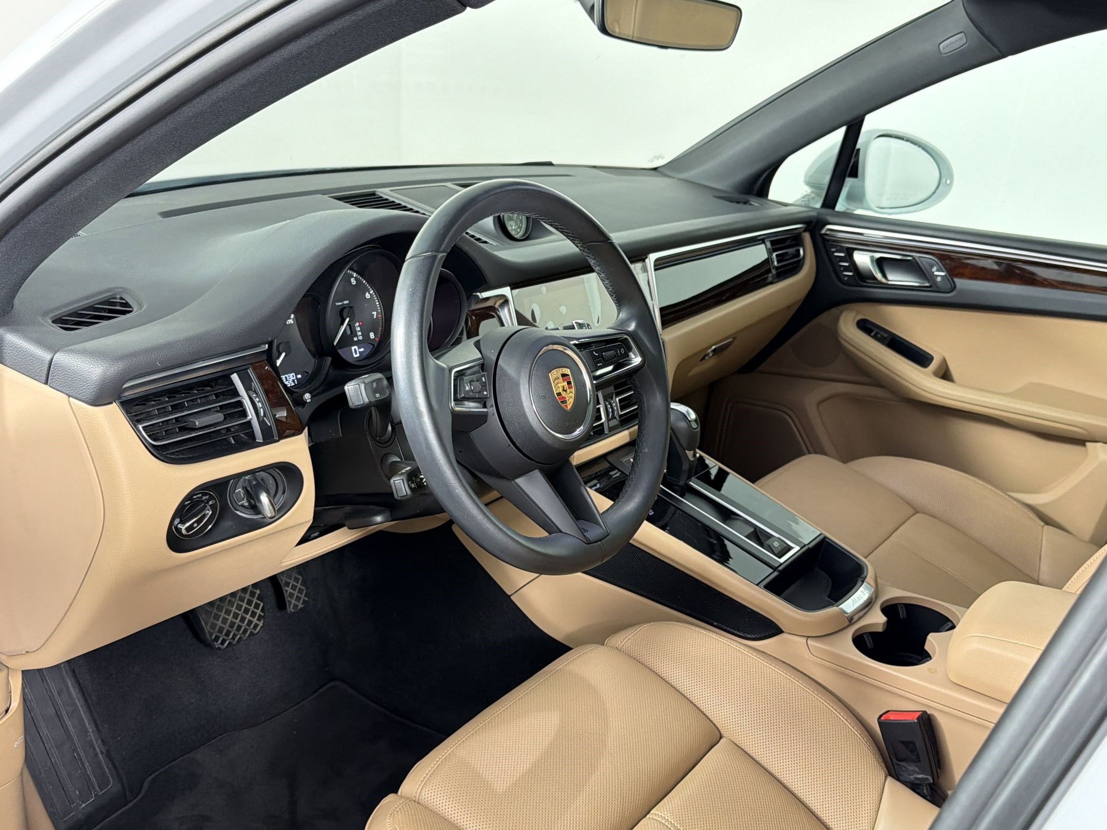 Certified 2023 Porsche Macan AWD/4WD image 4