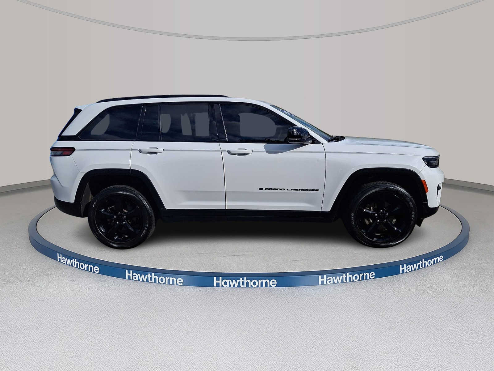 Used 2024 Jeep Grand Cherokee Altitude AWD/4WD image 7