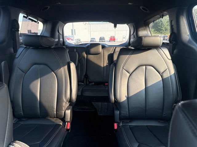 Used 2018 Chrysler Pacifica Touring-L Plus w/ Advanced Safetytec Group FWD image 14