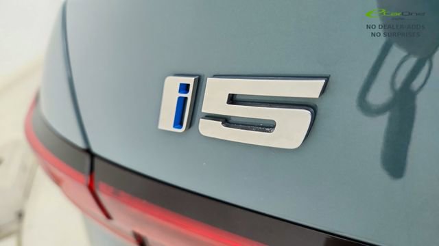 Used 2026 BMW i5 eDrive40 image 17
