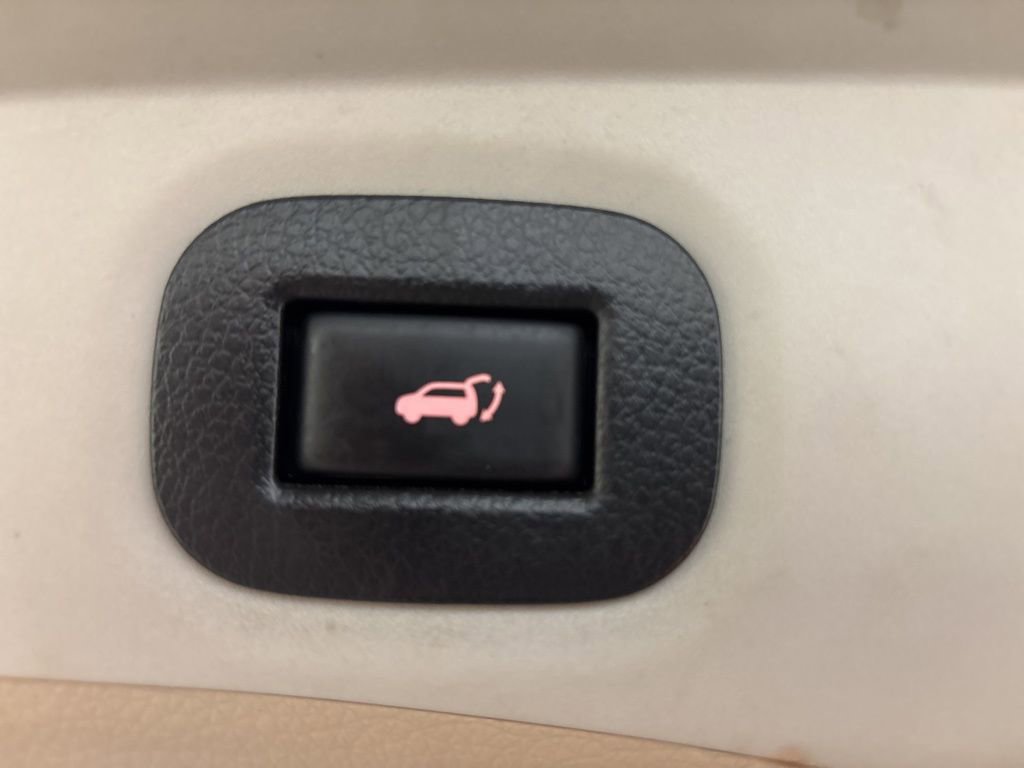 Used 2019 Nissan Rogue SV w/ Premium Package image 13