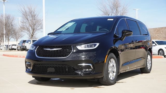 New 2026 Chrysler Pacifica Select FWD image 3