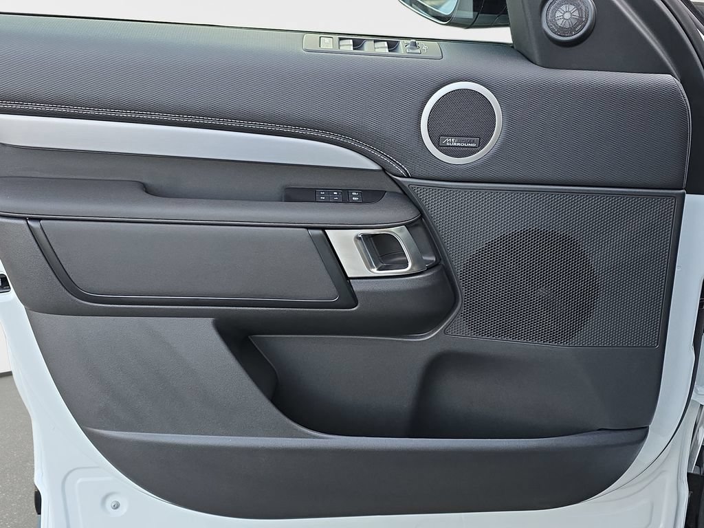 New 2026 Land Rover Discovery Limited Edition AWD/4WD image 28