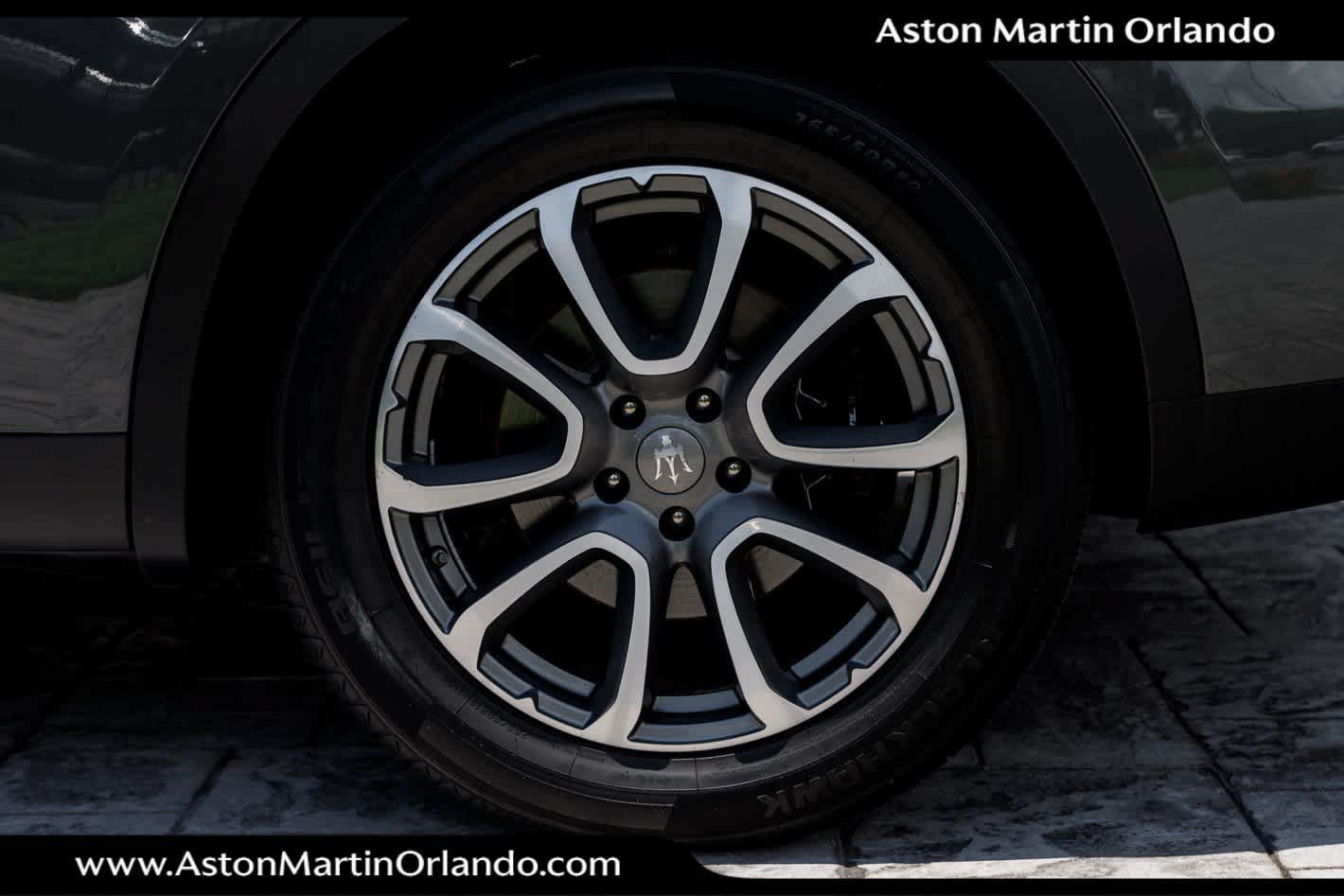 Used 2017 Maserati Levante AWD/4WD image 39