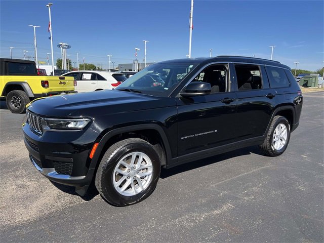 Used 2023 Jeep Grand Cherokee L Laredo image 3