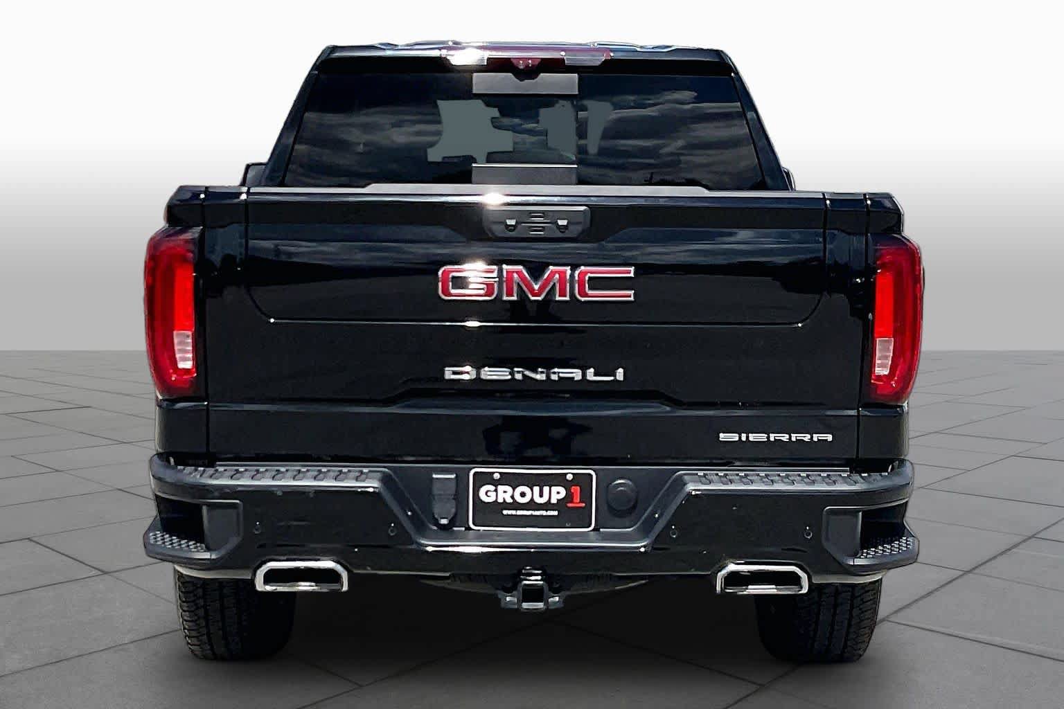 Used 2024 GMC Sierra 1500 Denali w/ Technology Package AWD/4WD image 5