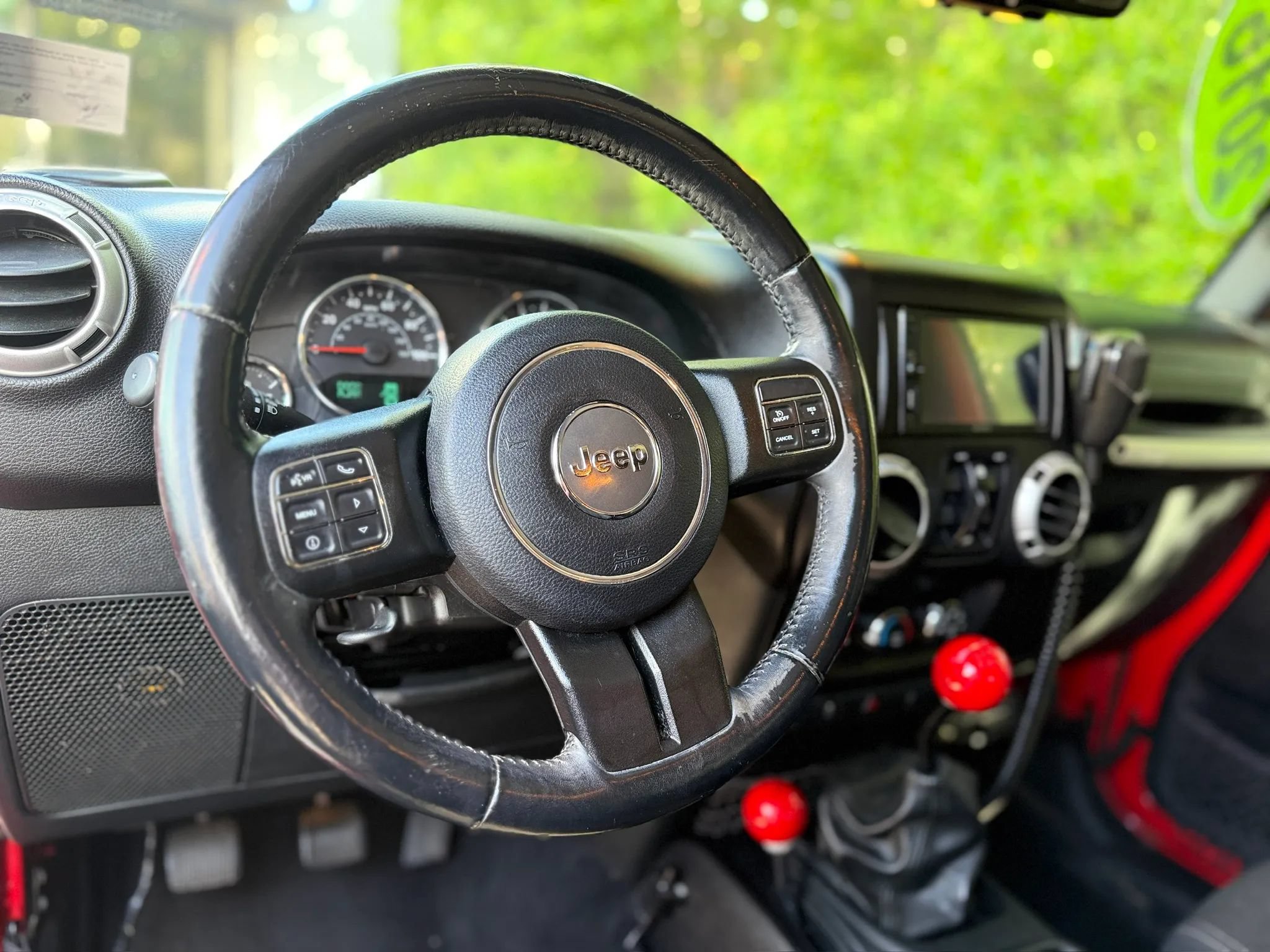 Used 2016 Jeep Wrangler Unlimited Sahara w/ Connectivity Group AWD/4WD image 4
