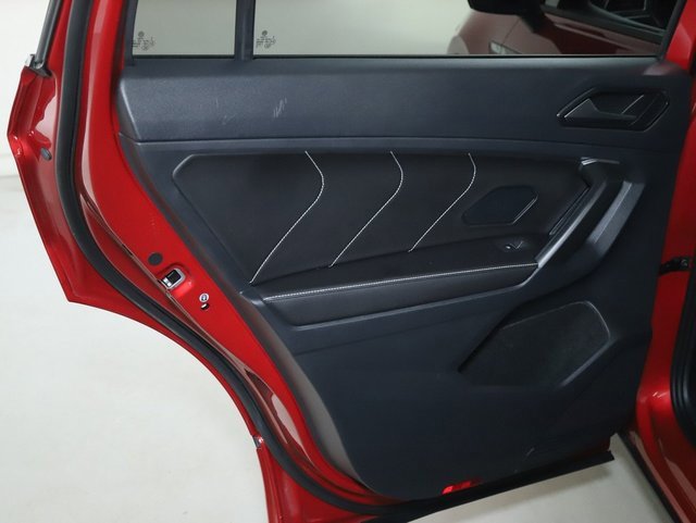 Used 2024 Volkswagen Tiguan SE R-Line image 13