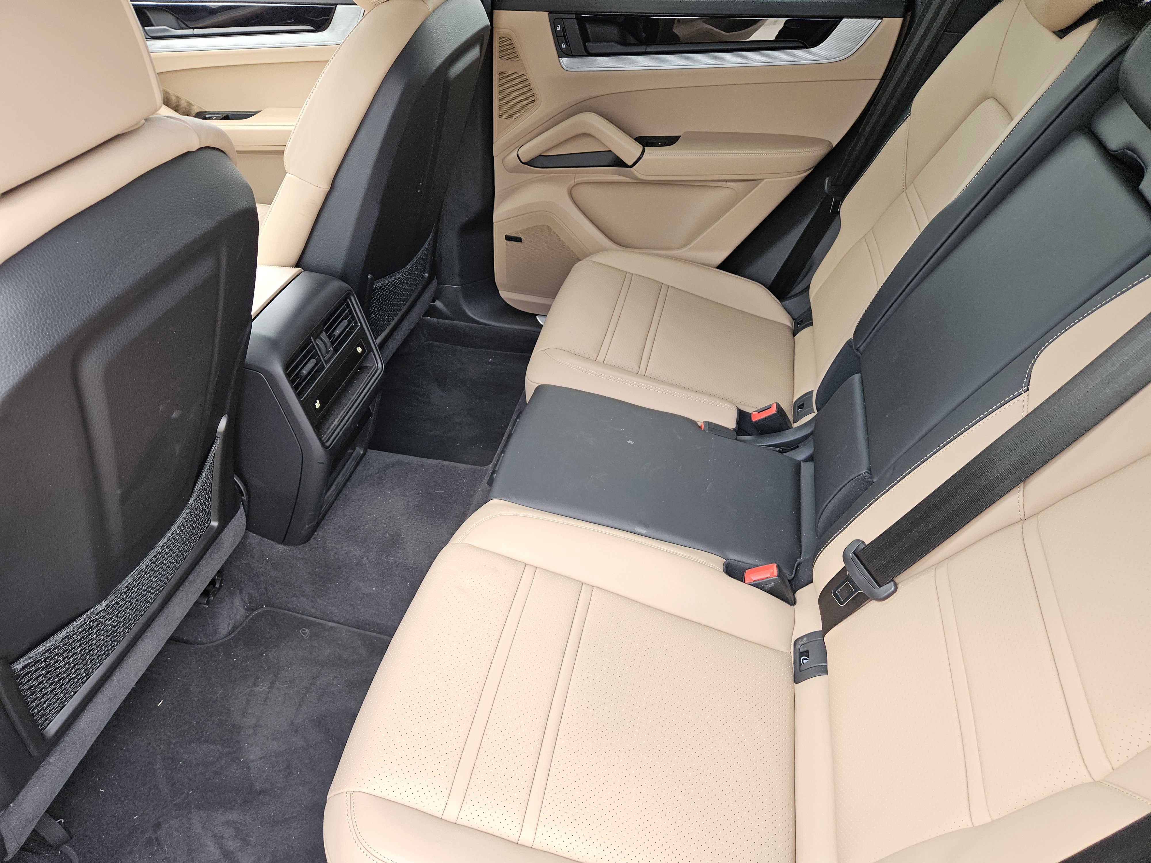 Certified 2024 Porsche Cayenne S AWD/4WD image 28