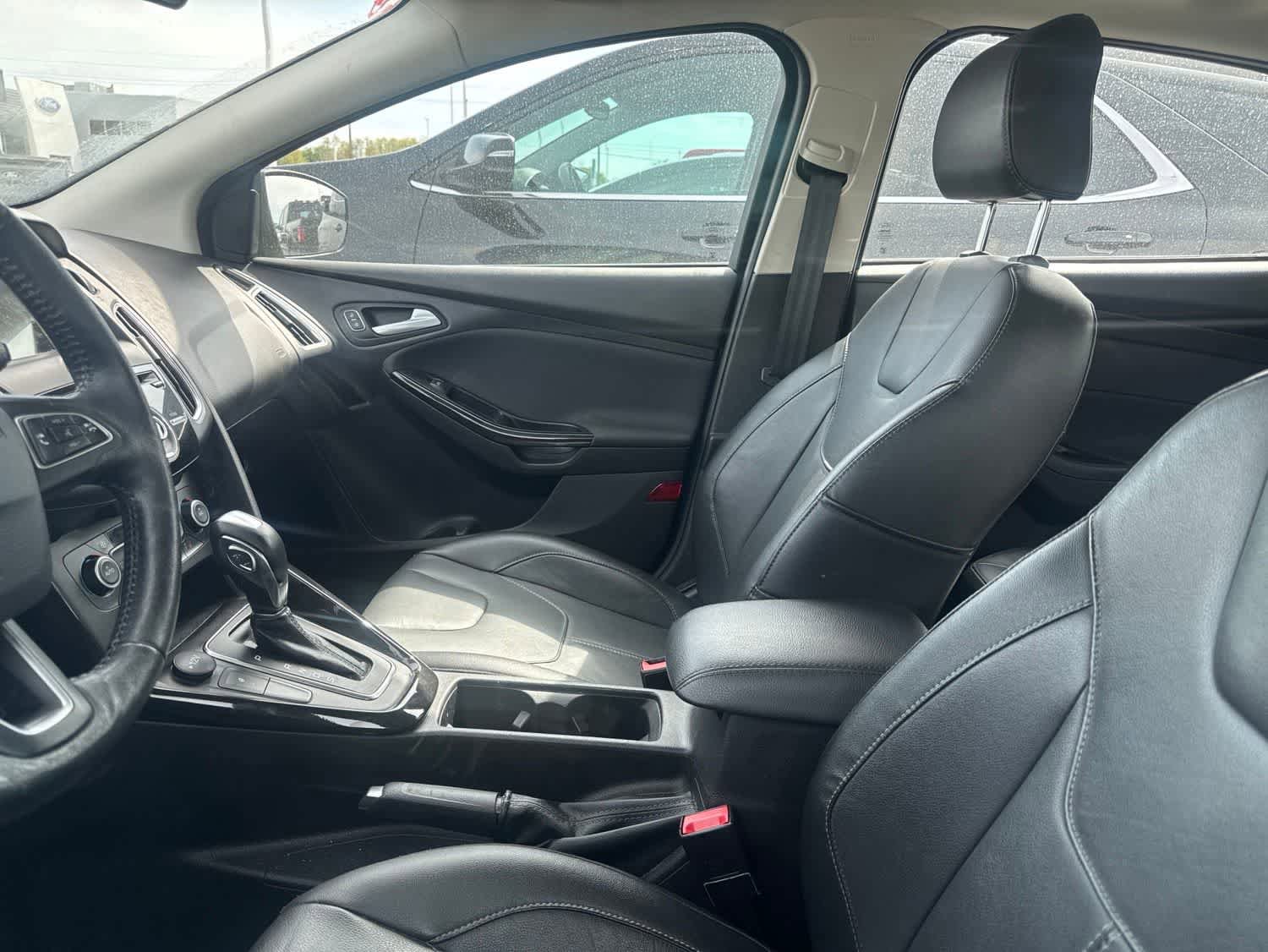 Used 2018 Ford Focus Titanium FWD image 29