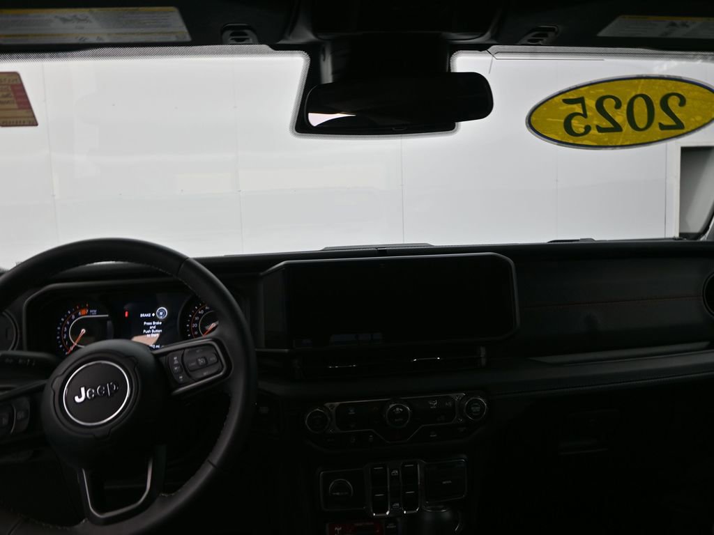 Used 2025 Jeep Wrangler Unlimited Rubicon image 31