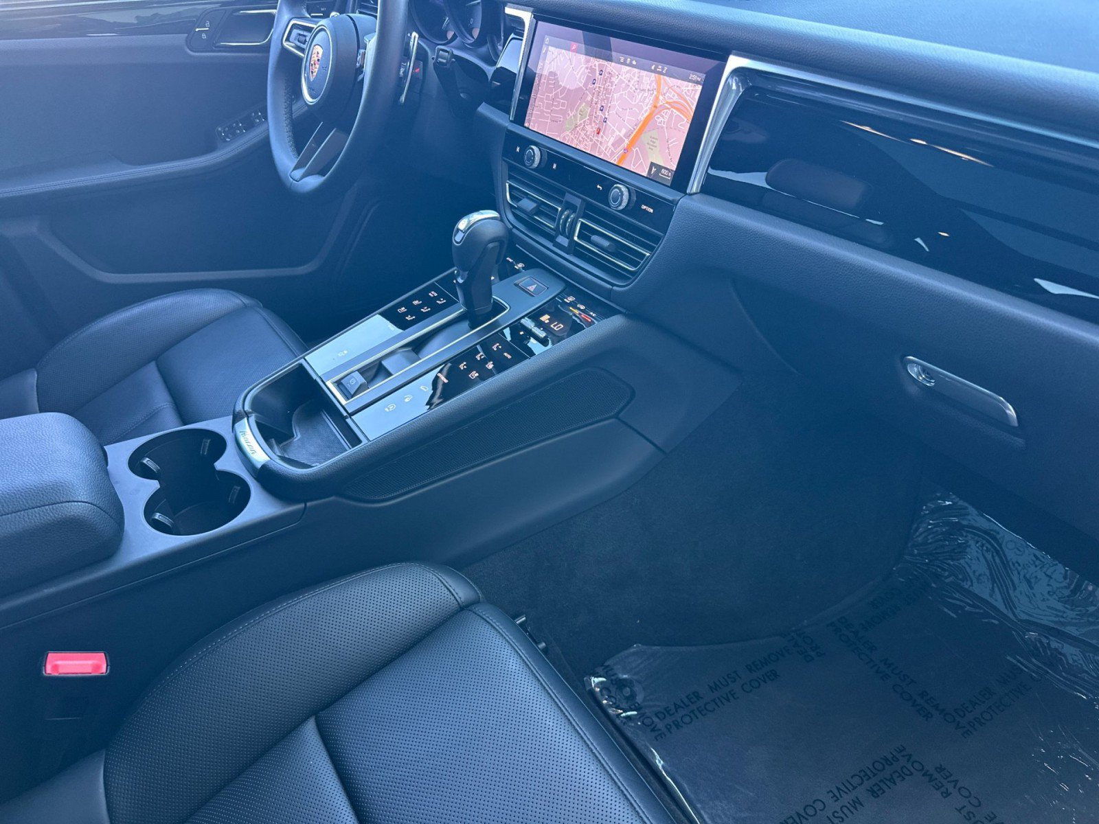 Certified 2026 Porsche Macan AWD/4WD image 15