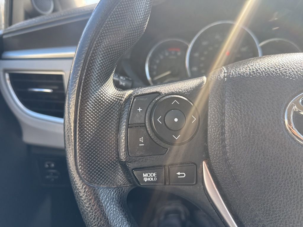 Used 2015 Toyota Corolla LE FWD image 12