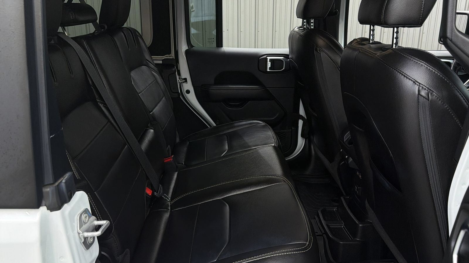 Used 2023 Jeep Wrangler Unlimited Sahara w/ Cold Weather Group AWD/4WD image 36