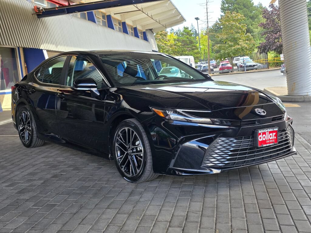 Used 2025 Toyota Camry XLE FWD image 3