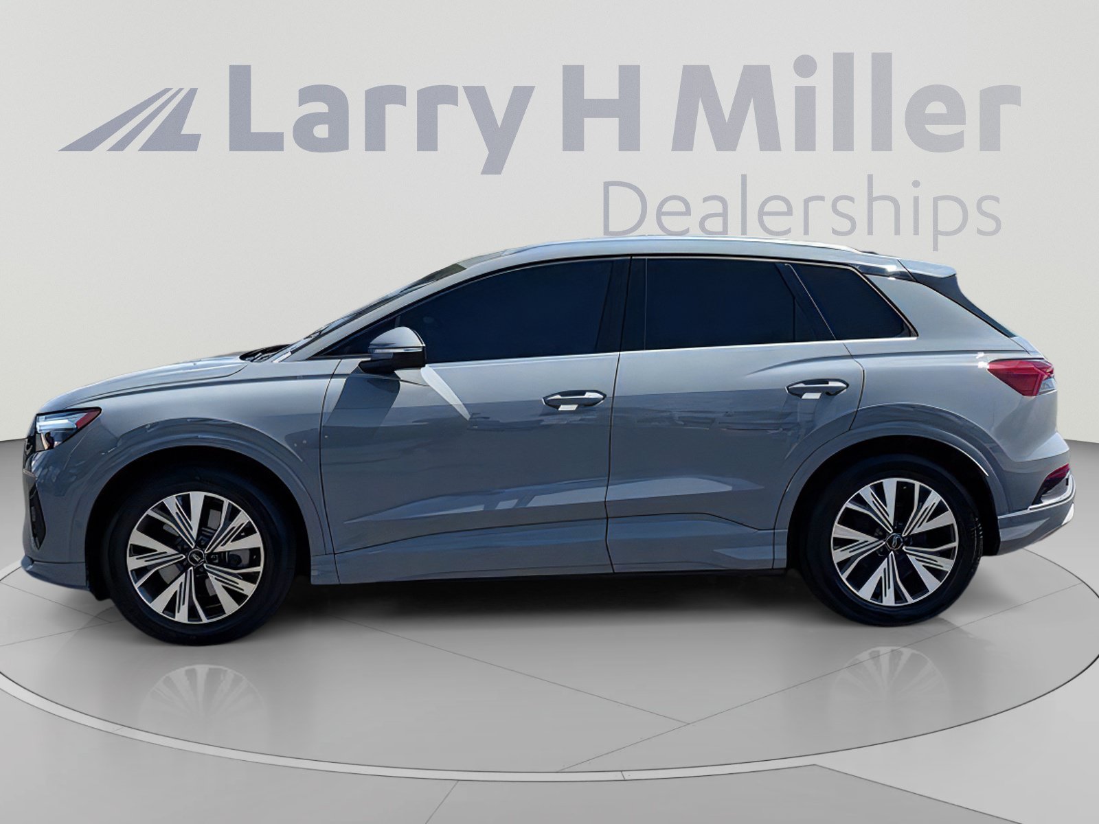 Used 2023 Audi Q4 e-tron Premium Plus w/ Premium Plus RWD image 3