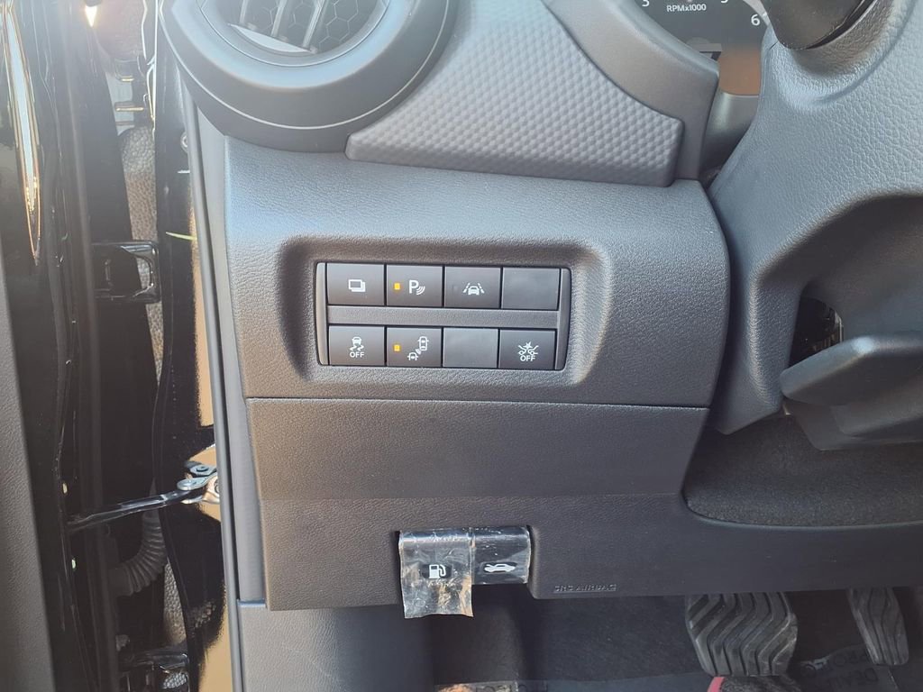 Certified 2025 Nissan Kicks Play S image 17