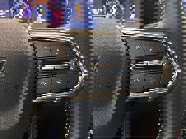 Used 2025 Chevrolet Traverse LT image 24