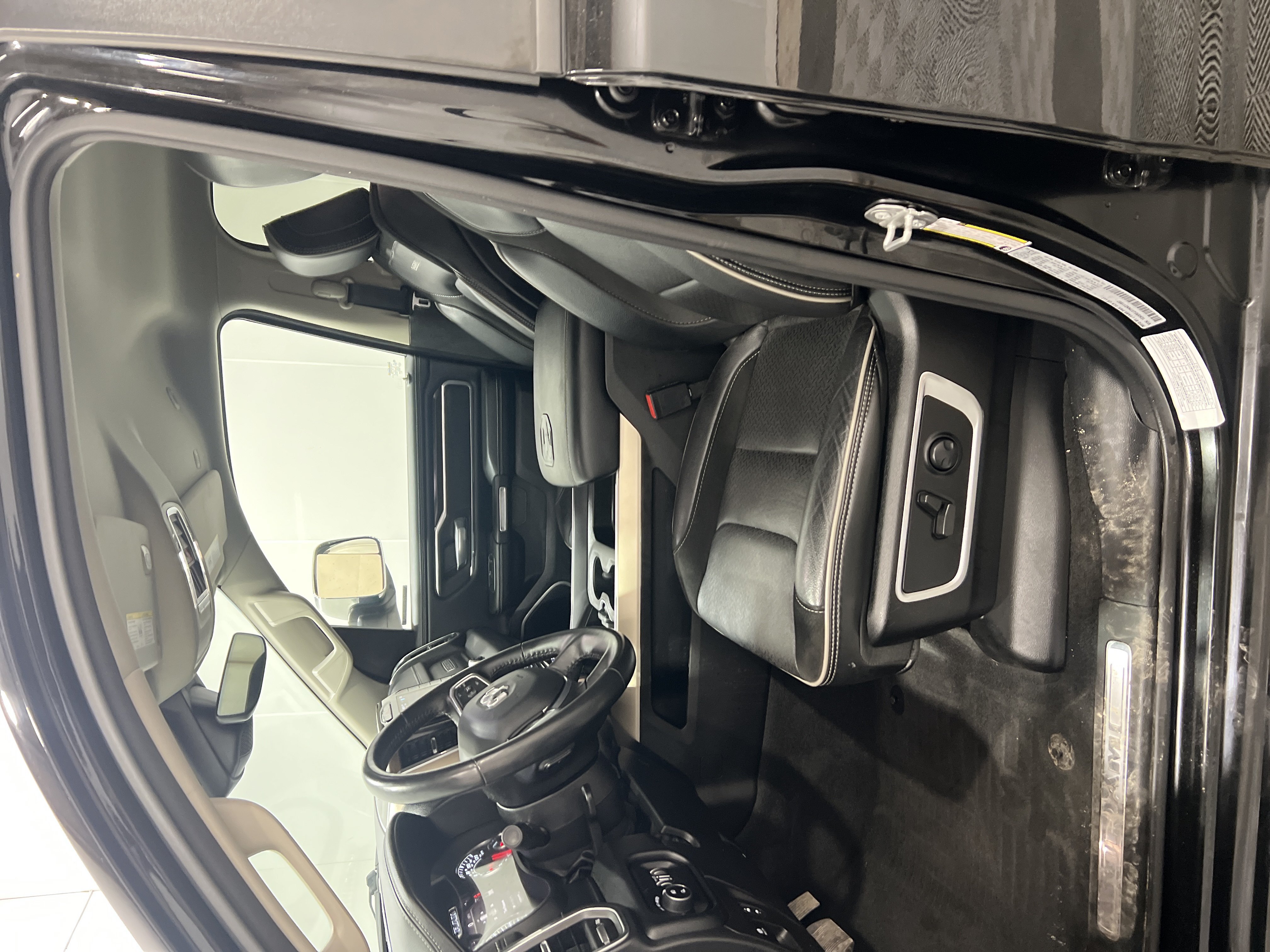Used 2022 RAM 1500 Laramie AWD/4WD image 12