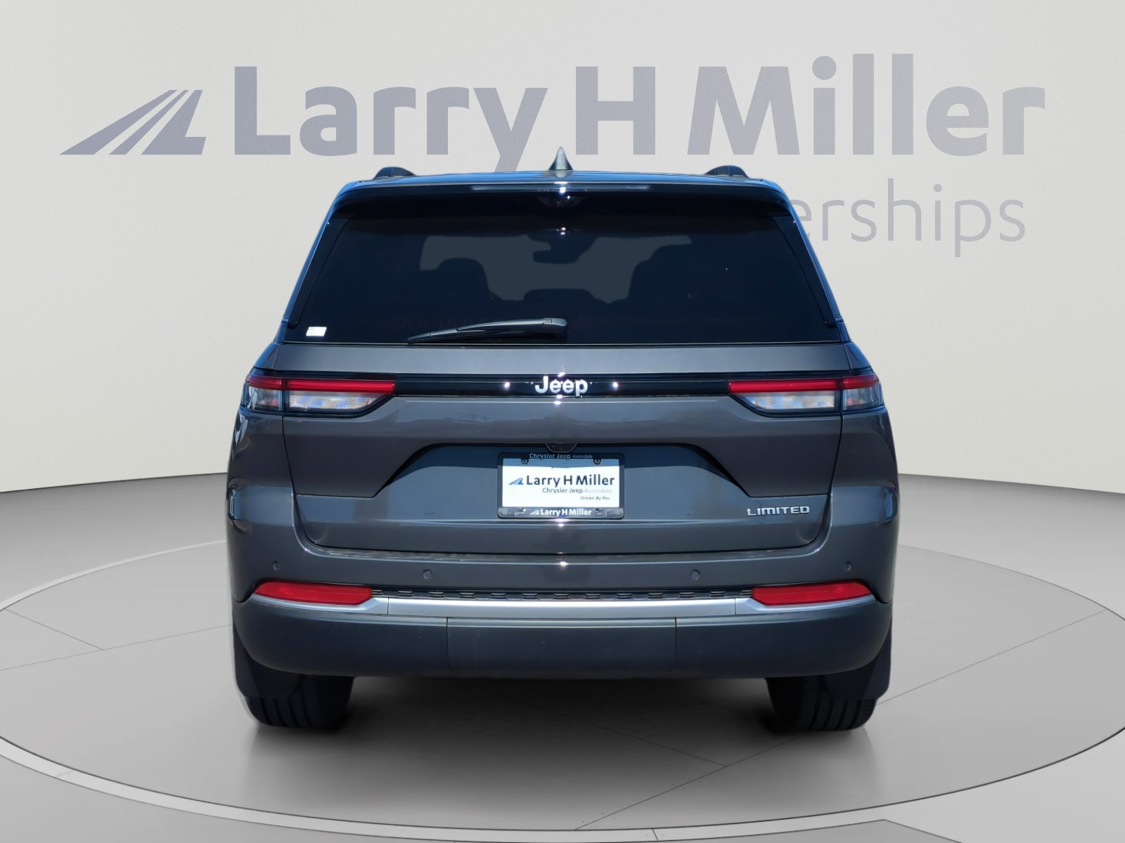New 2026 Jeep Grand Cherokee Limited w/ Luxury Tech Group II RWD image 4