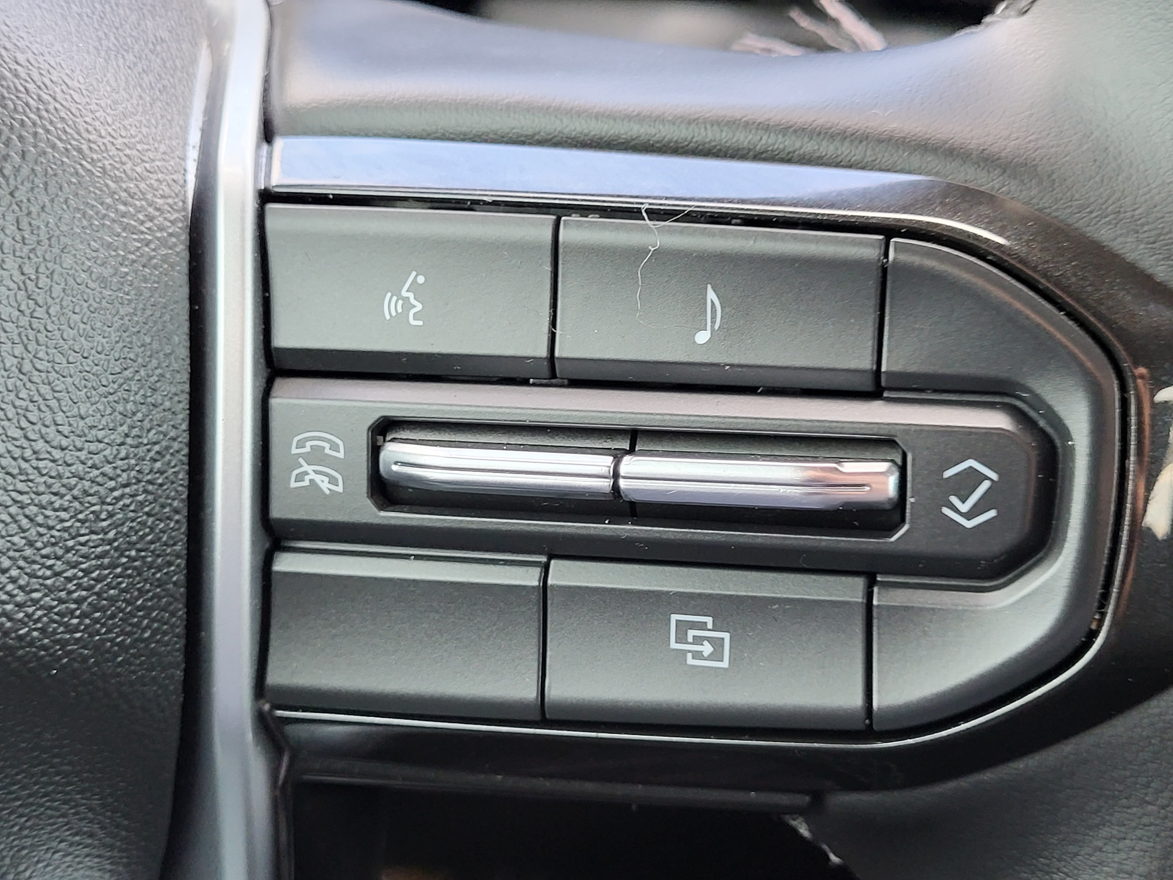 Used 2023 Chevrolet Colorado LT AWD/4WD image 29