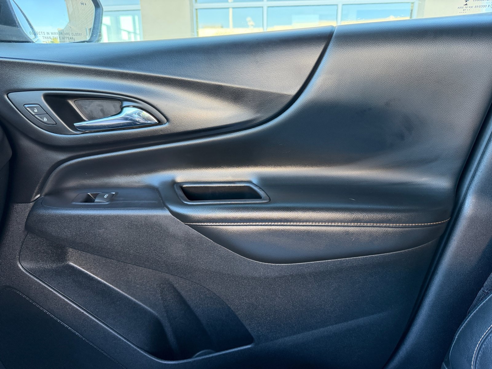 Used 2018 Chevrolet Equinox Premier FWD image 16