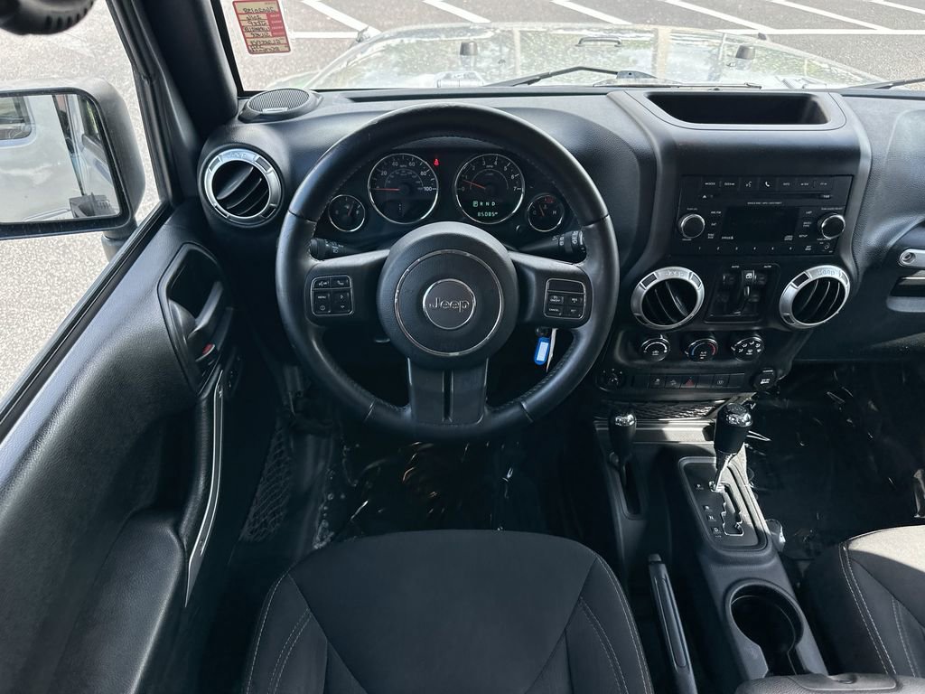 Used 2016 Jeep Wrangler Unlimited Sahara w/ Connectivity Group image 19