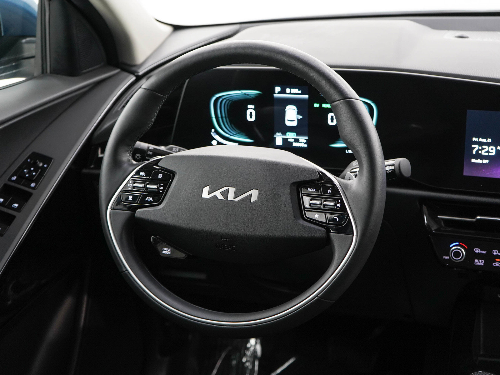 Used 2024 Kia Niro EX w/ EX Cold Weather Package FWD image 14