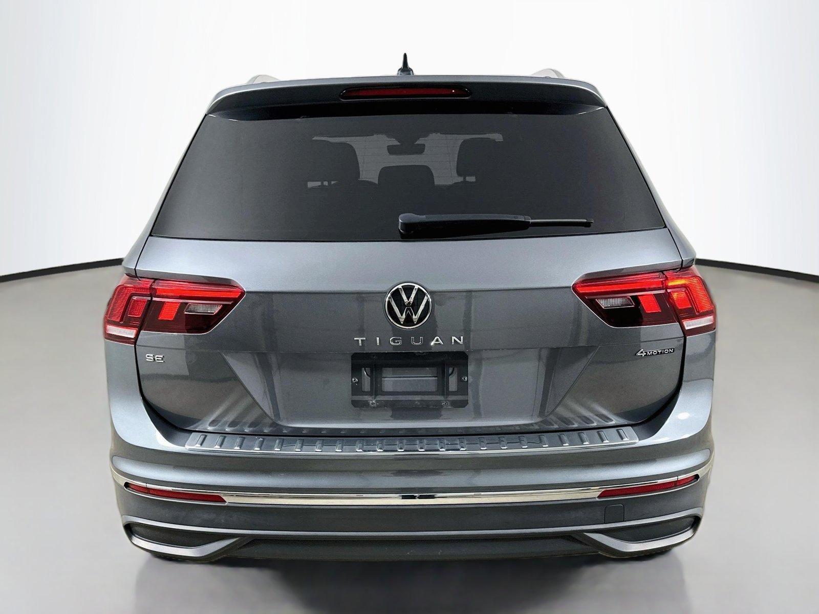 Used 2023 Volkswagen Tiguan SE w/ Panoramic Sunroof Package AWD/4WD image 6