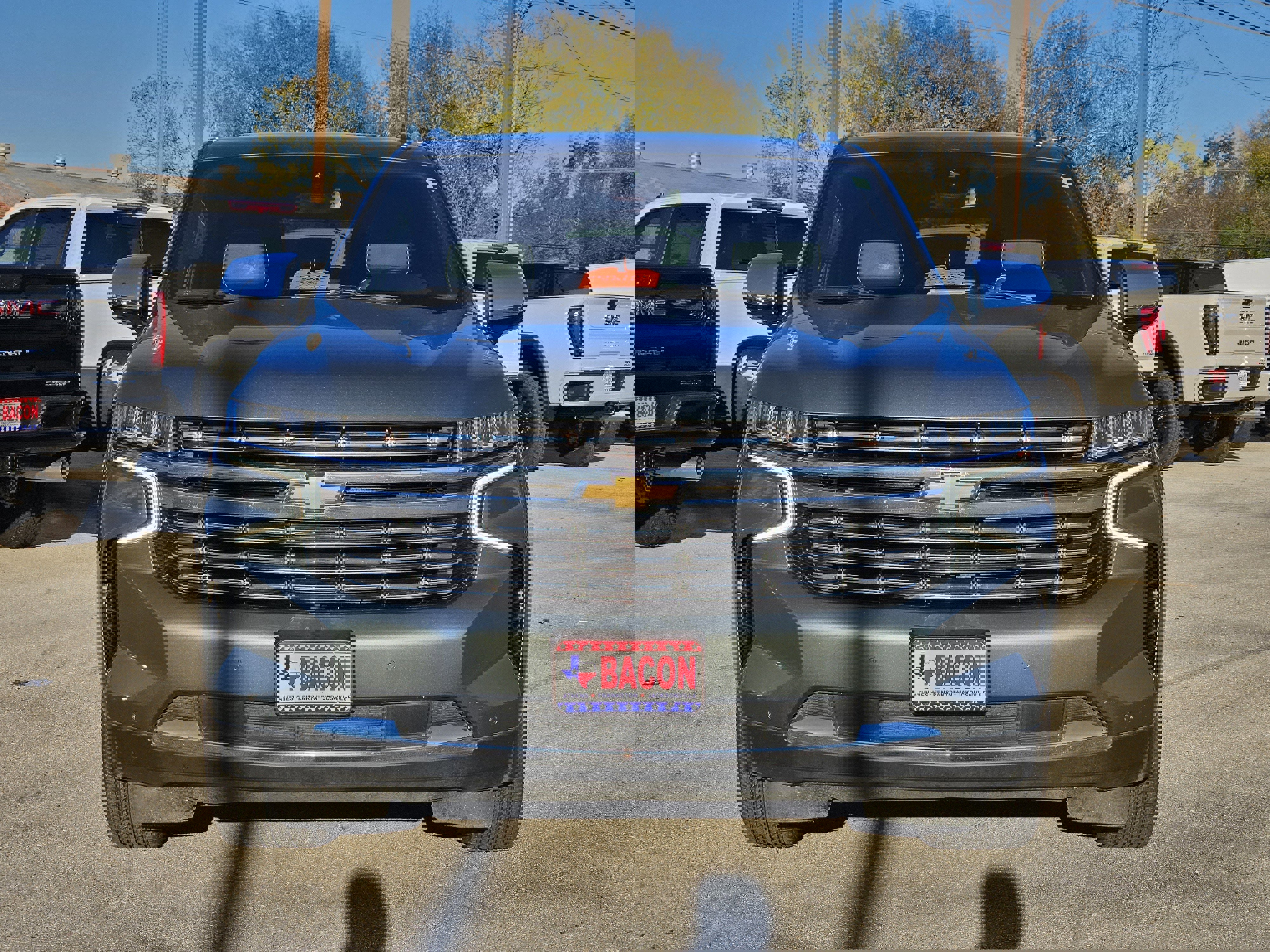 Used 2023 Chevrolet Suburban Premier image 2