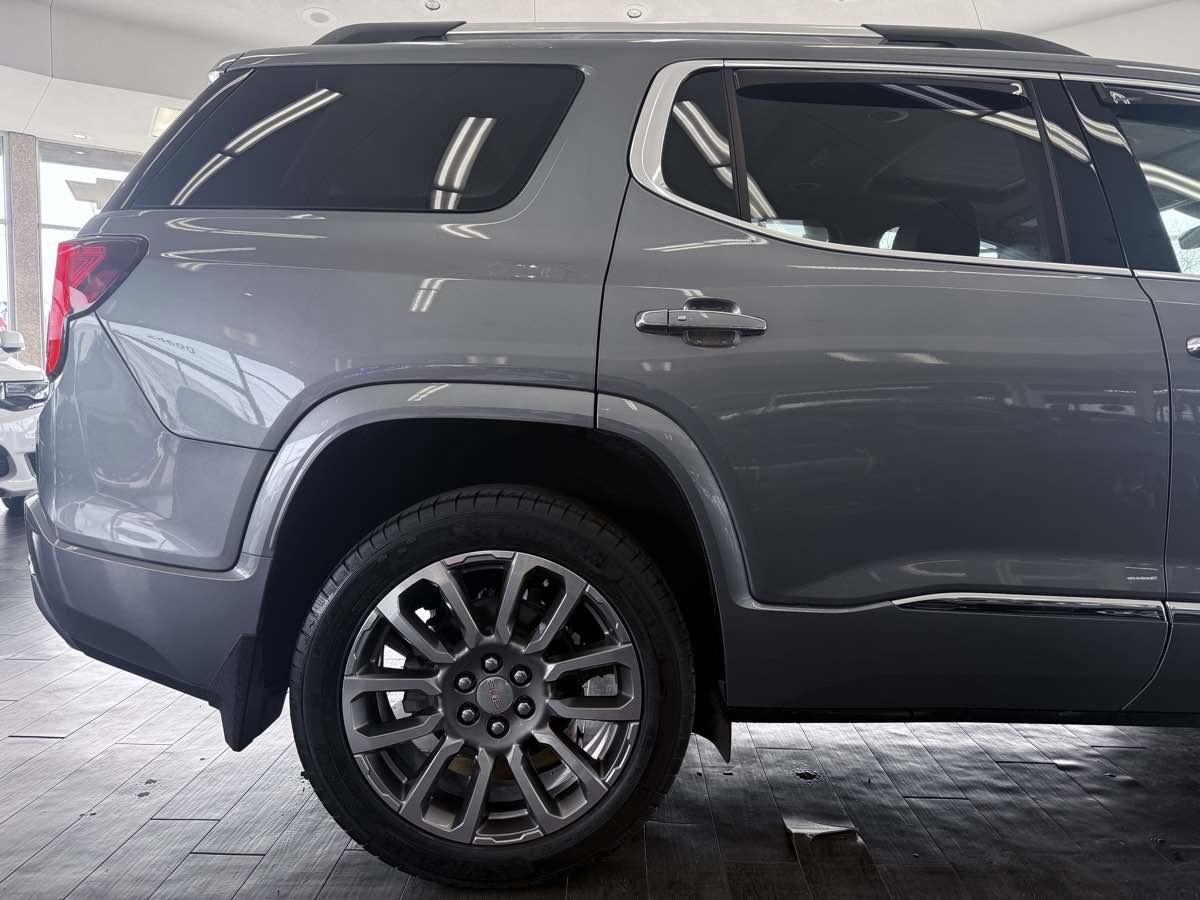 Used 2022 GMC Acadia Denali w/ Denali Ultimate Package FWD image 10