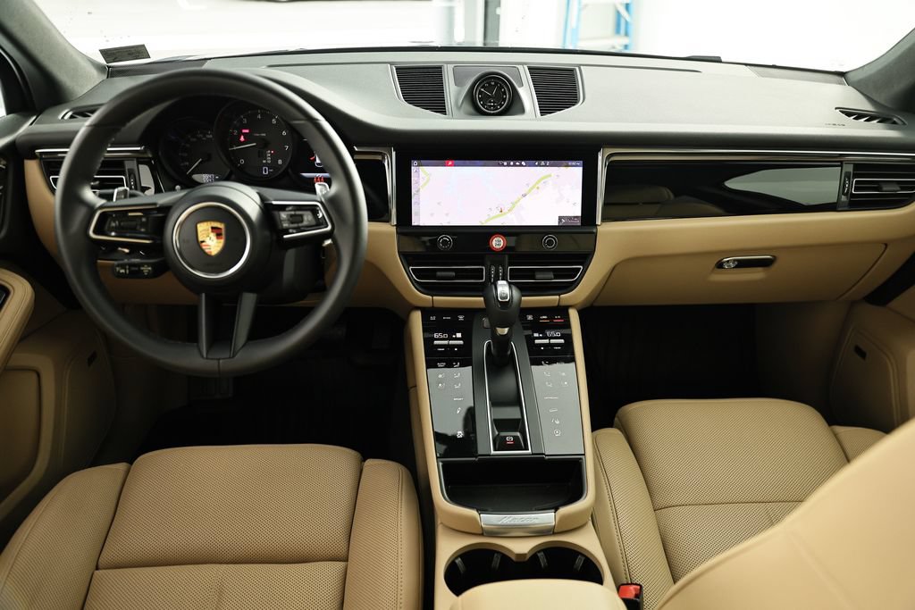 Certified 2026 Porsche Macan AWD/4WD image 29